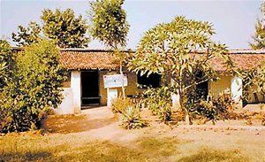 The entrance to the institute's free clinic.